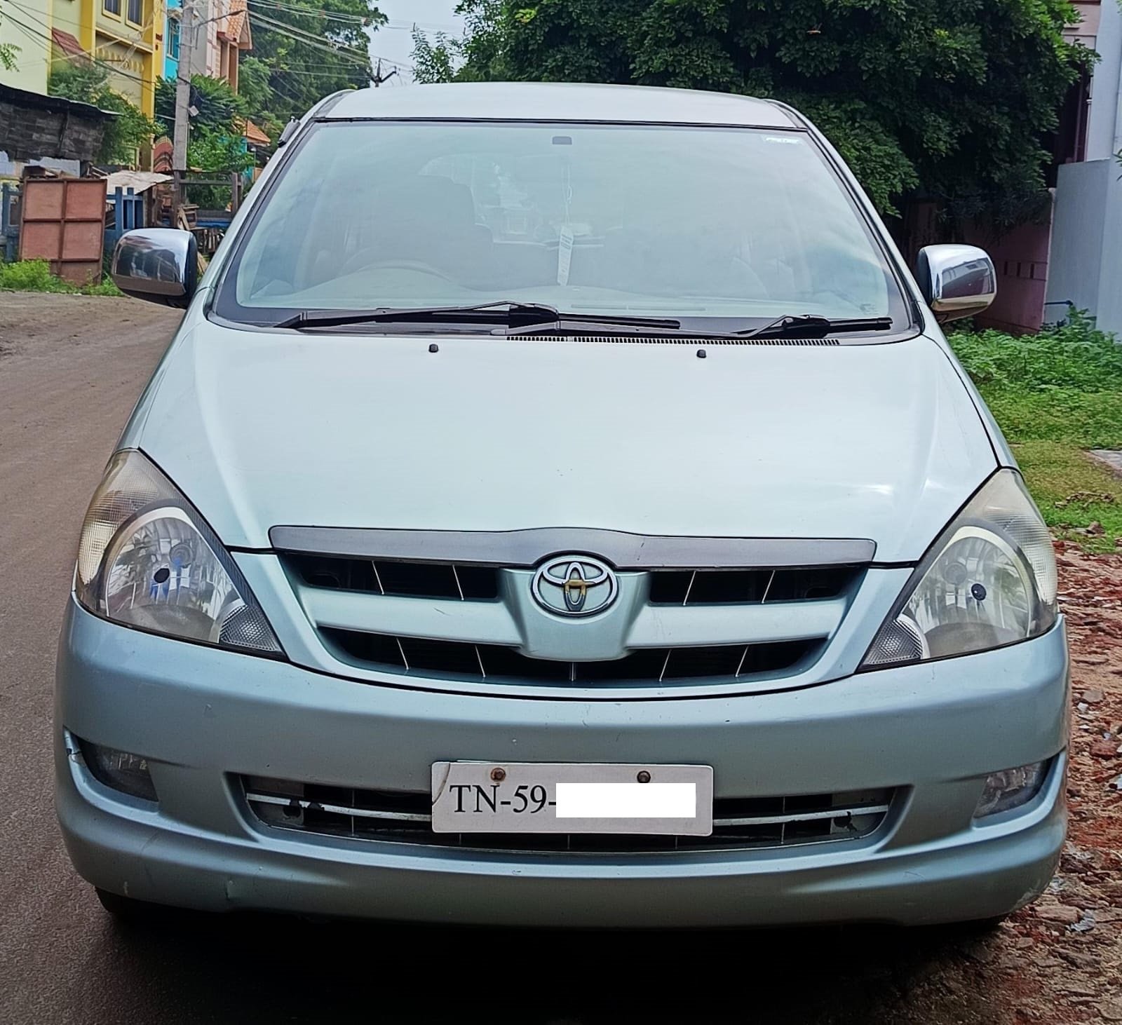 Toyota Innova V