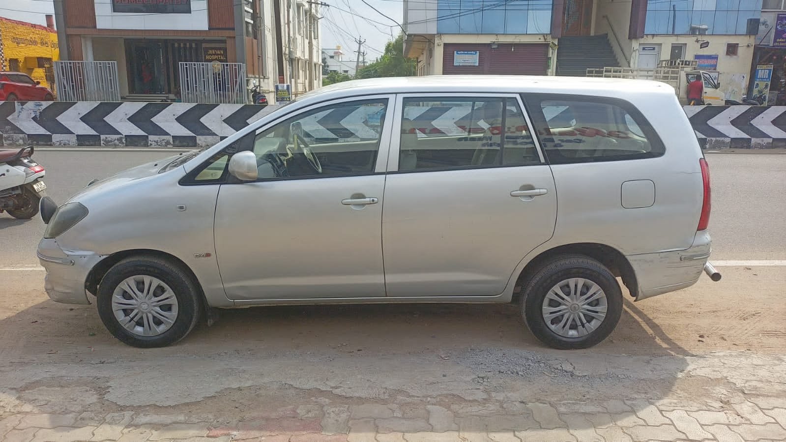 Toyota Innova V