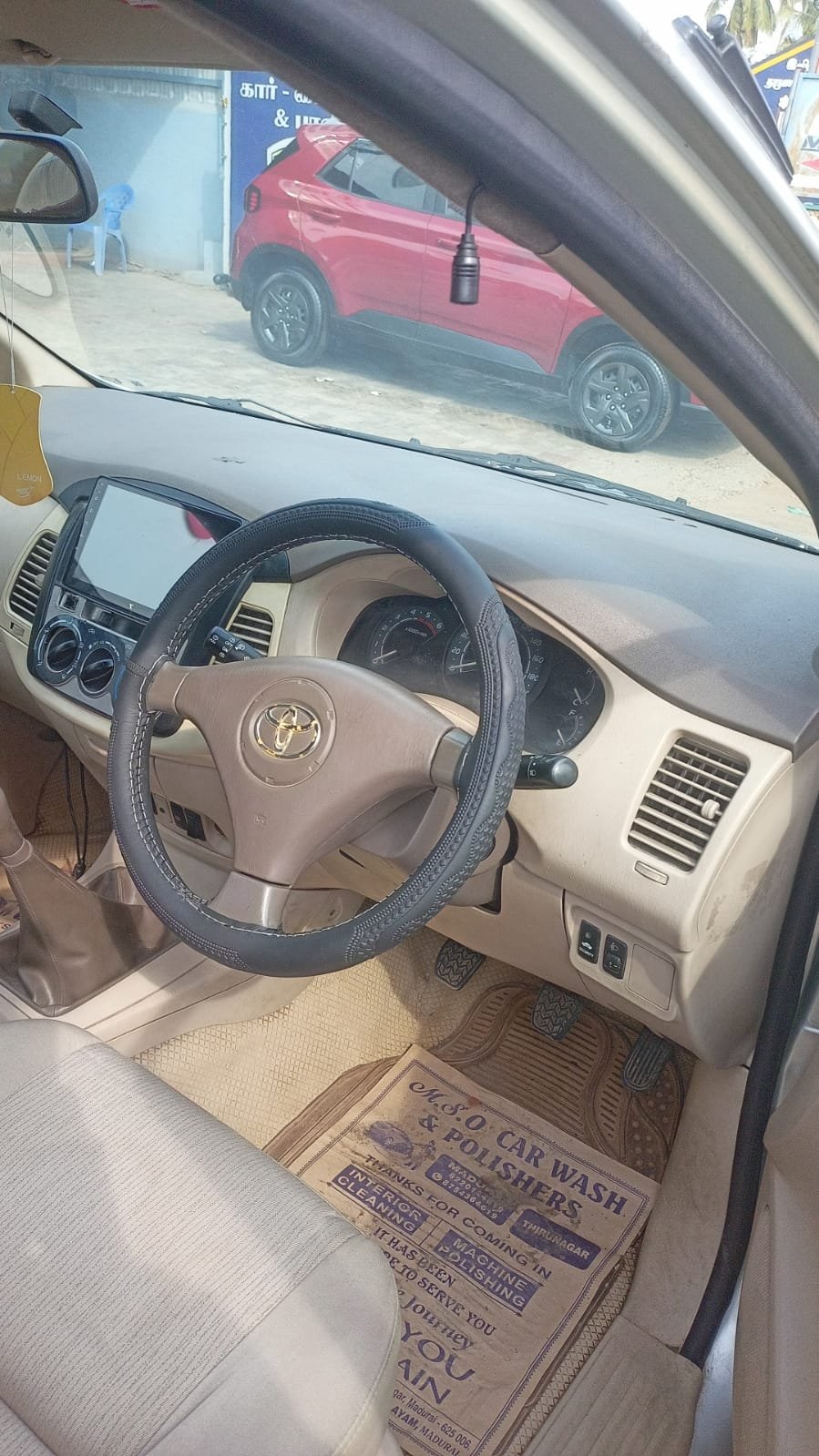 Toyota Innova V
