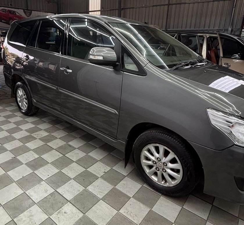 Toyota Innova V