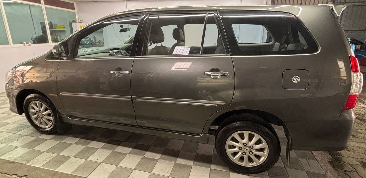 Toyota Innova V
