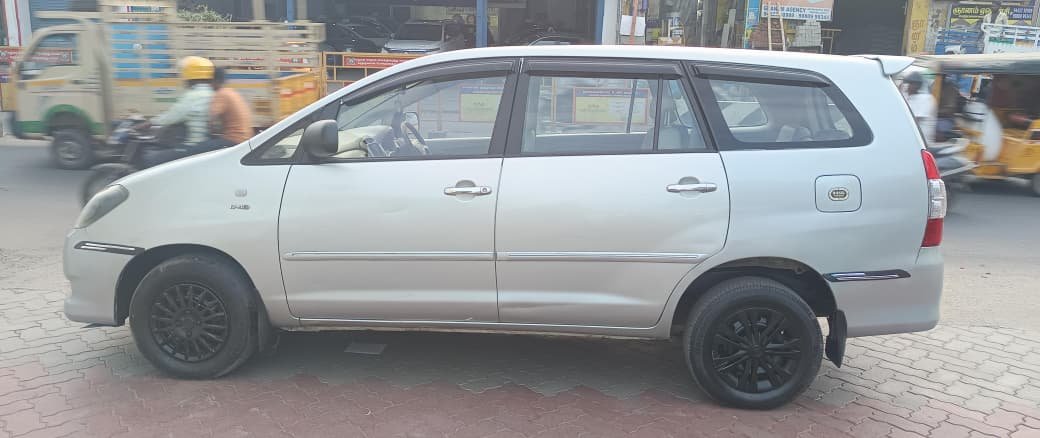 Toyota Innova G