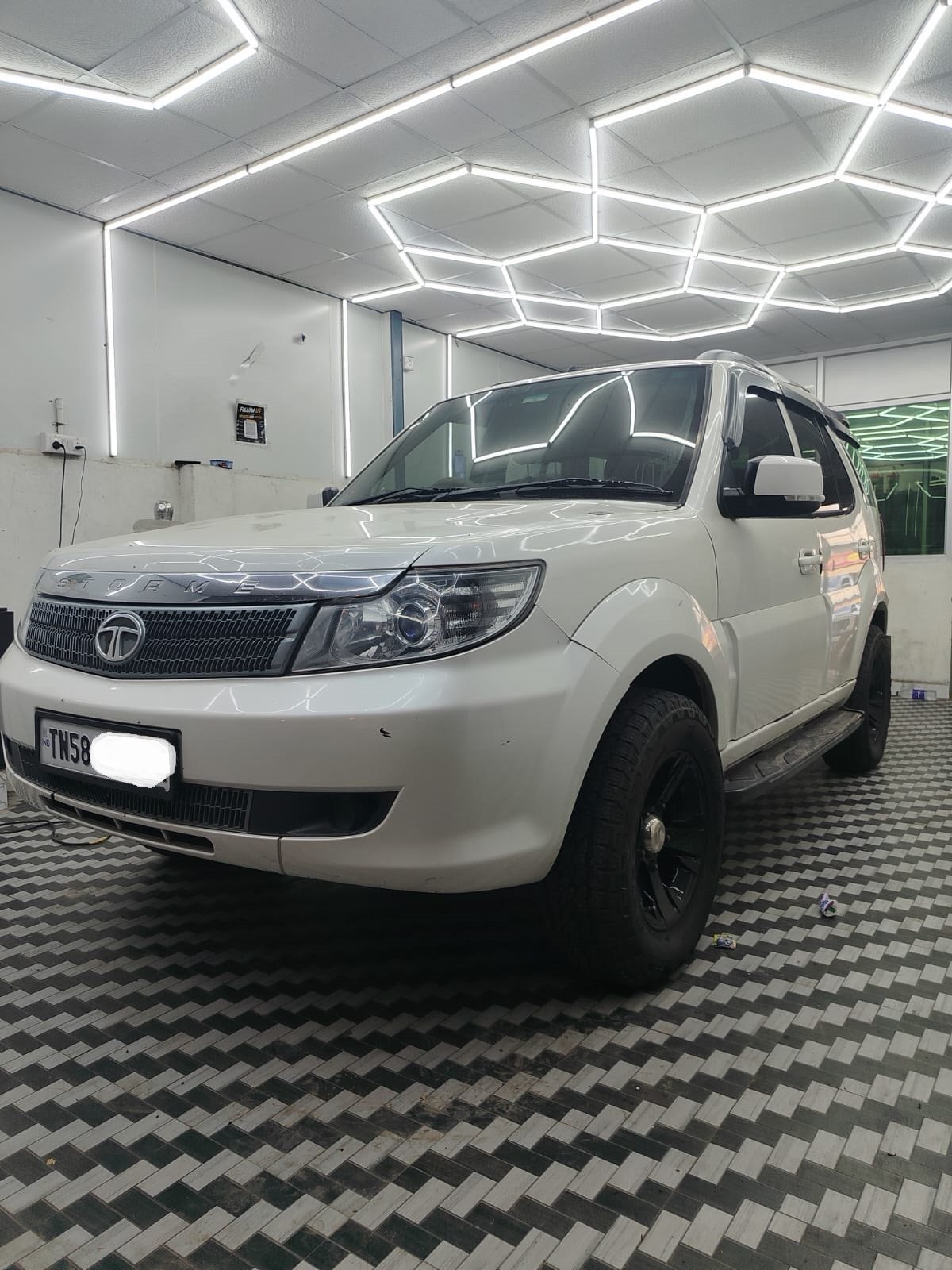 Tata Safari Storme Lx