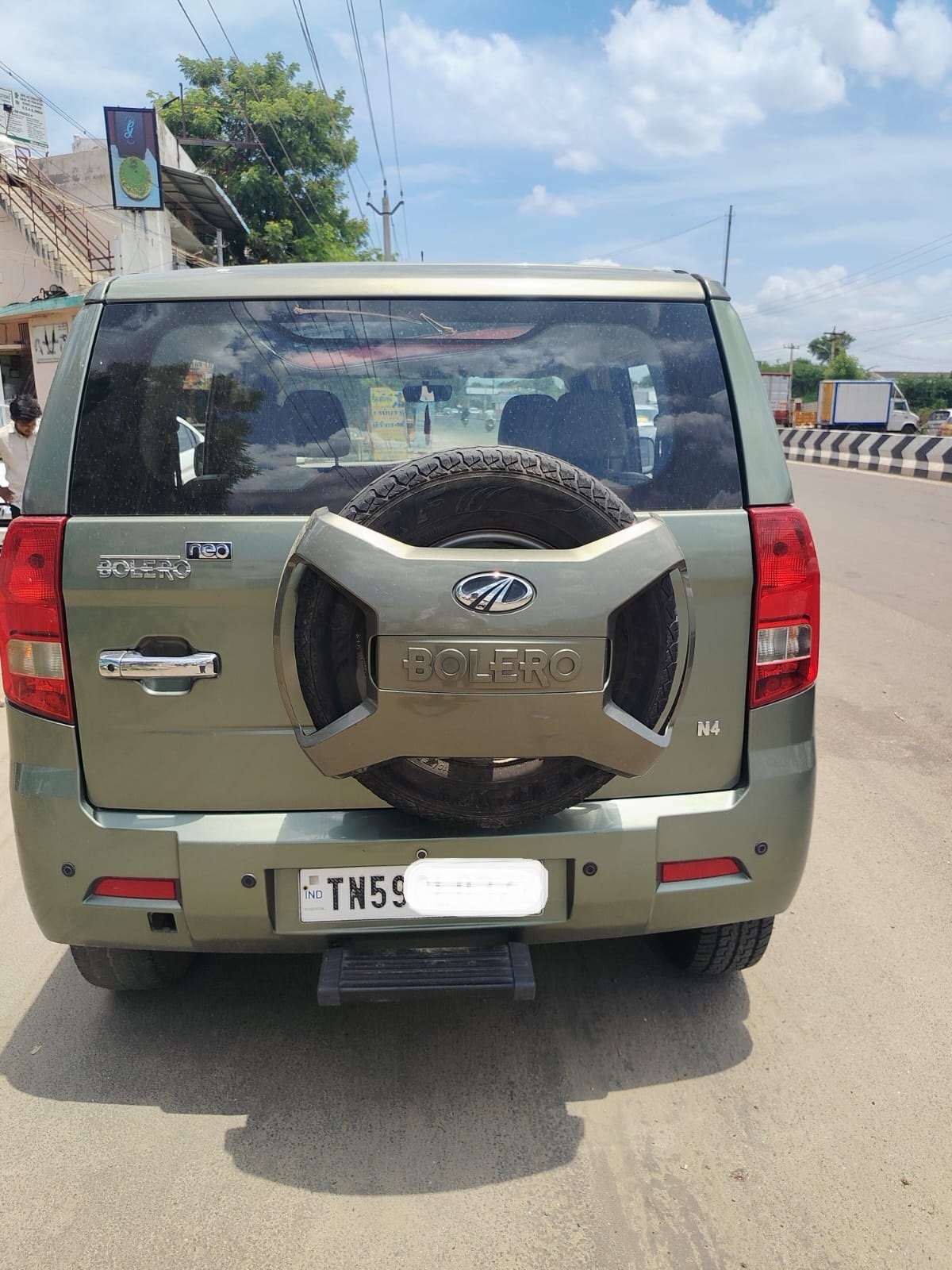Mahindra Bolero Neo P4