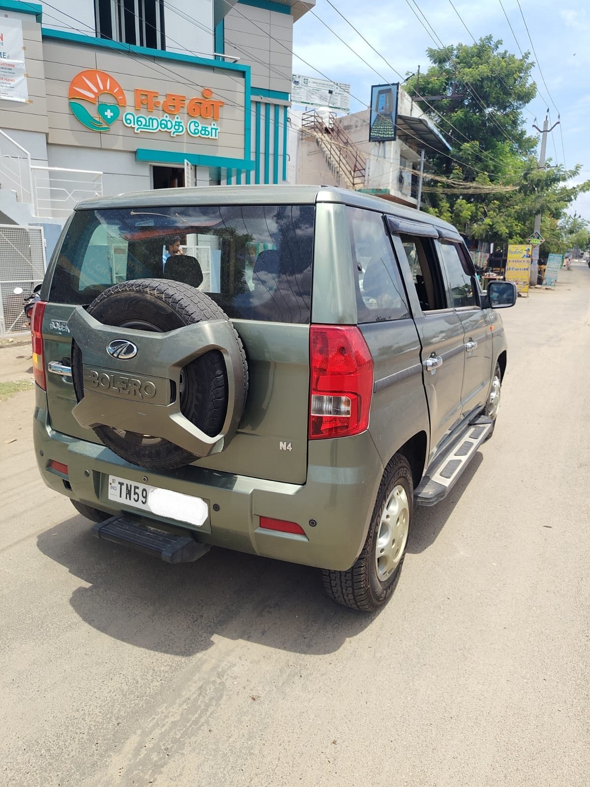 Mahindra Bolero Neo P4