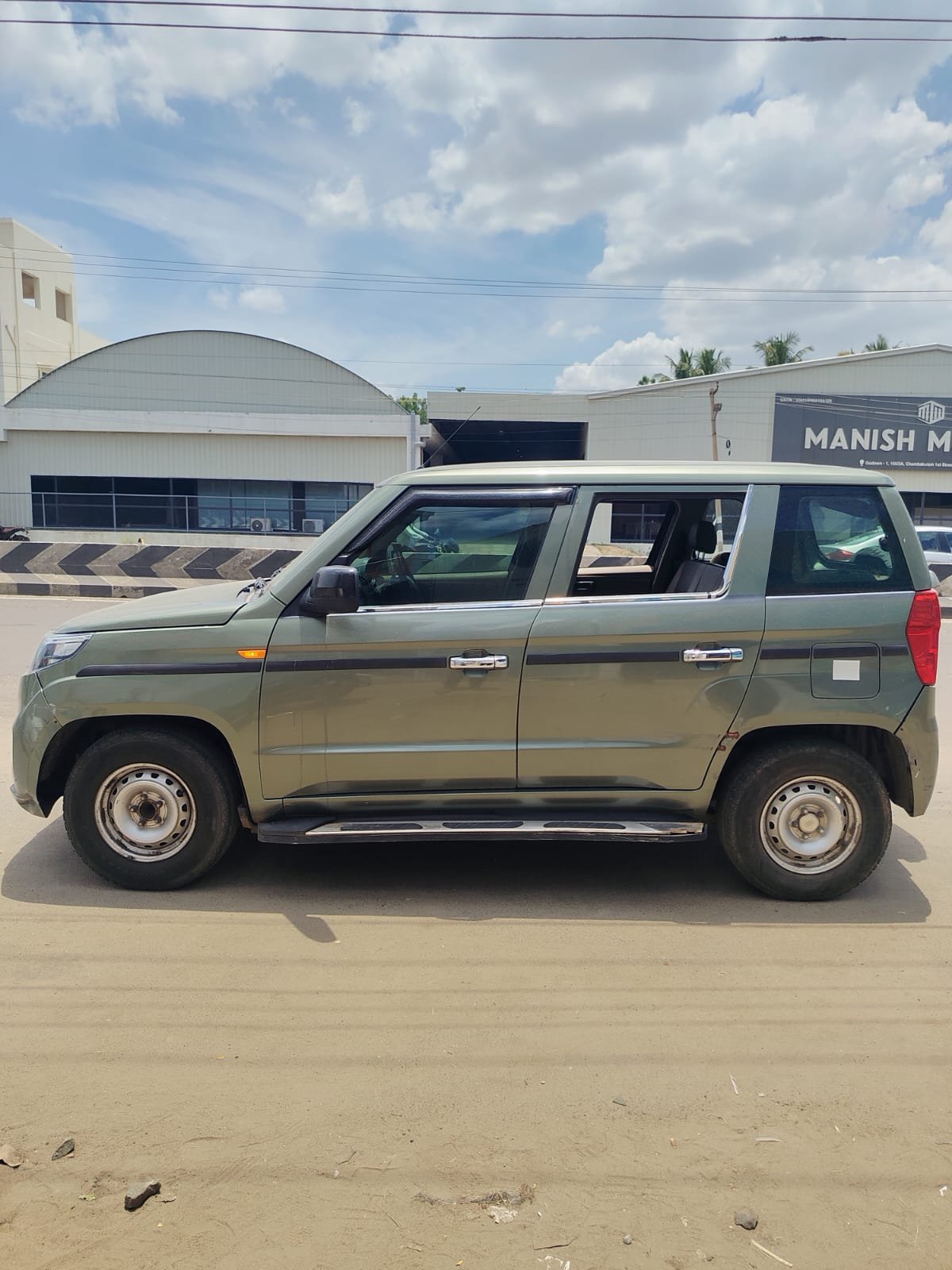 Mahindra Bolero Neo P4
