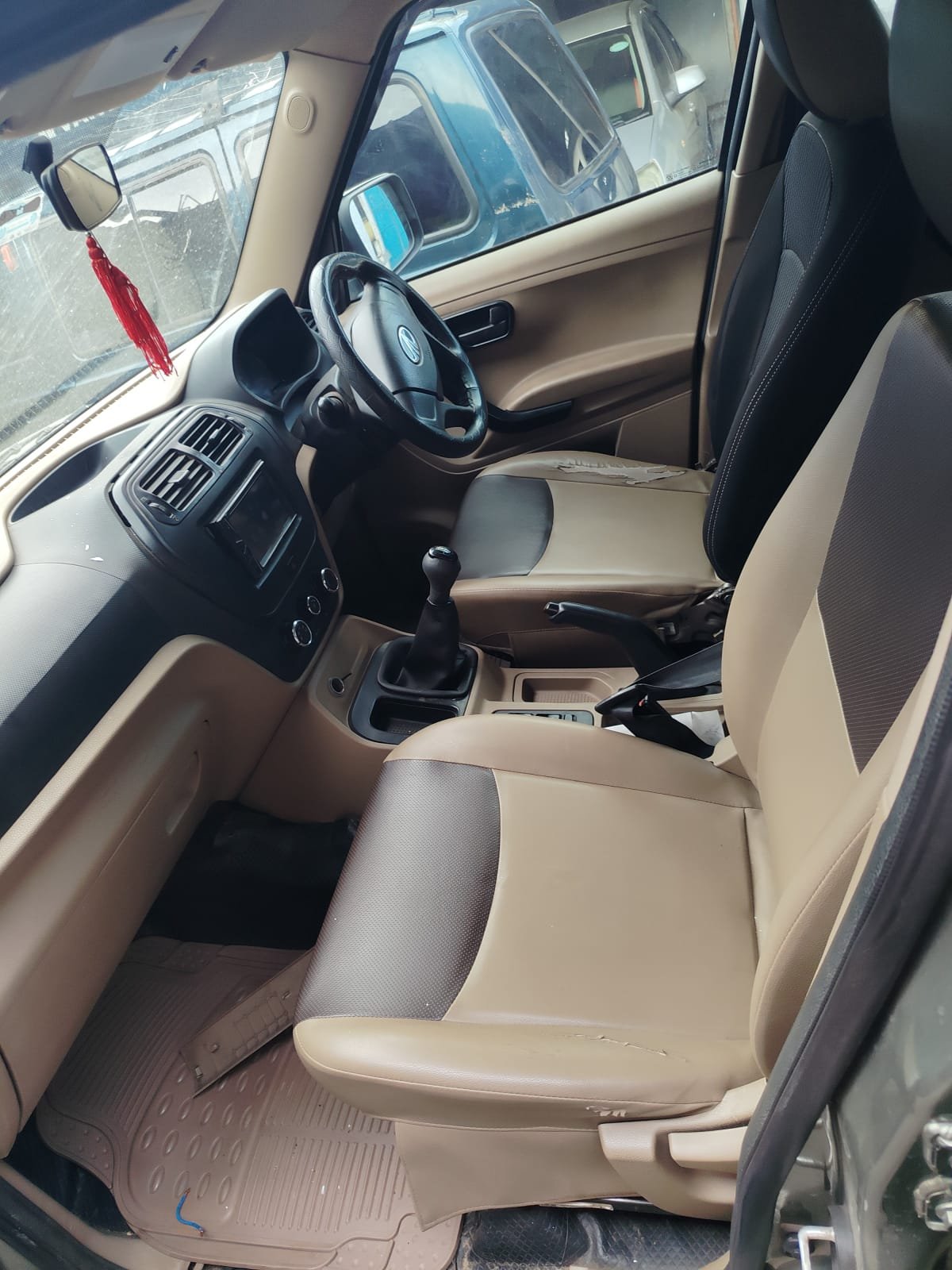 Mahindra Bolero Neo P4