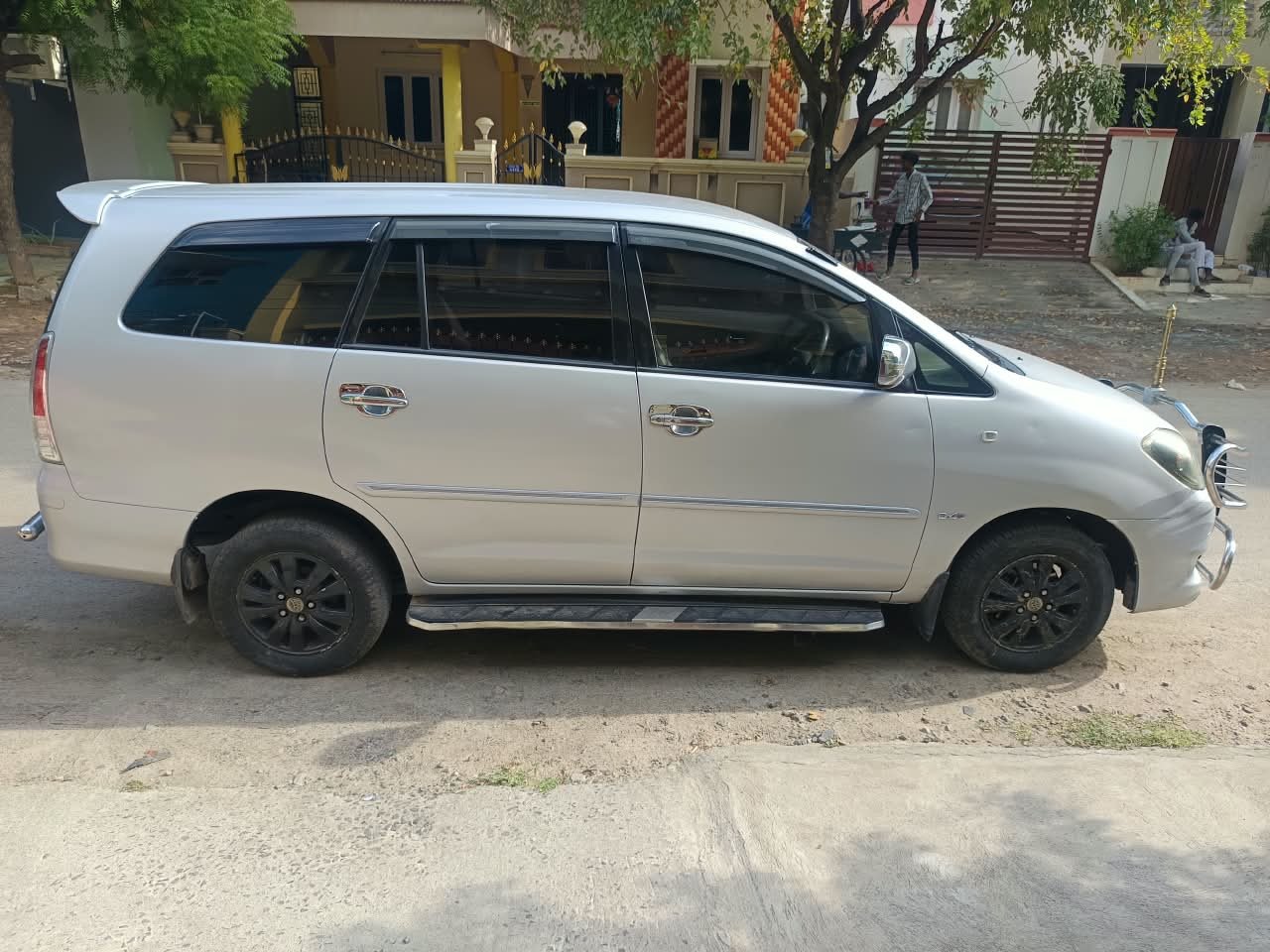 Toyota Innova V