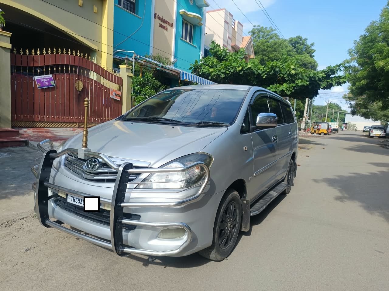 Toyota Innova V