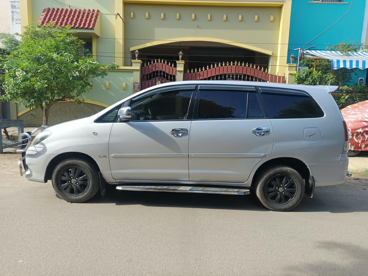 Toyota Innova V