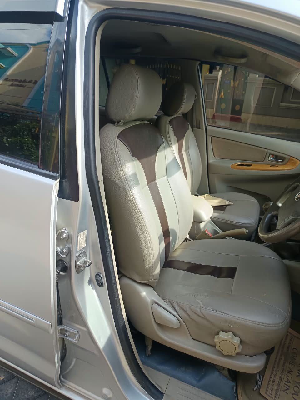 Toyota Innova V